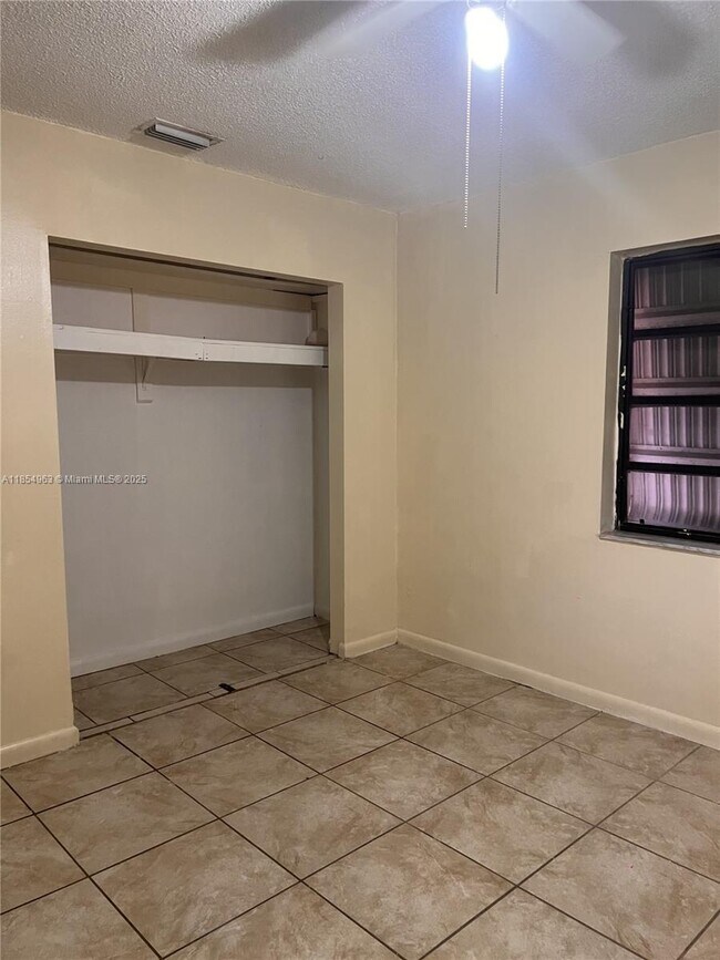 Foto del edificio - 6150 Dawson St