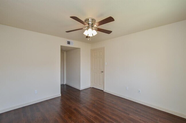 Building Photo - 2100 Wilcrest Dr