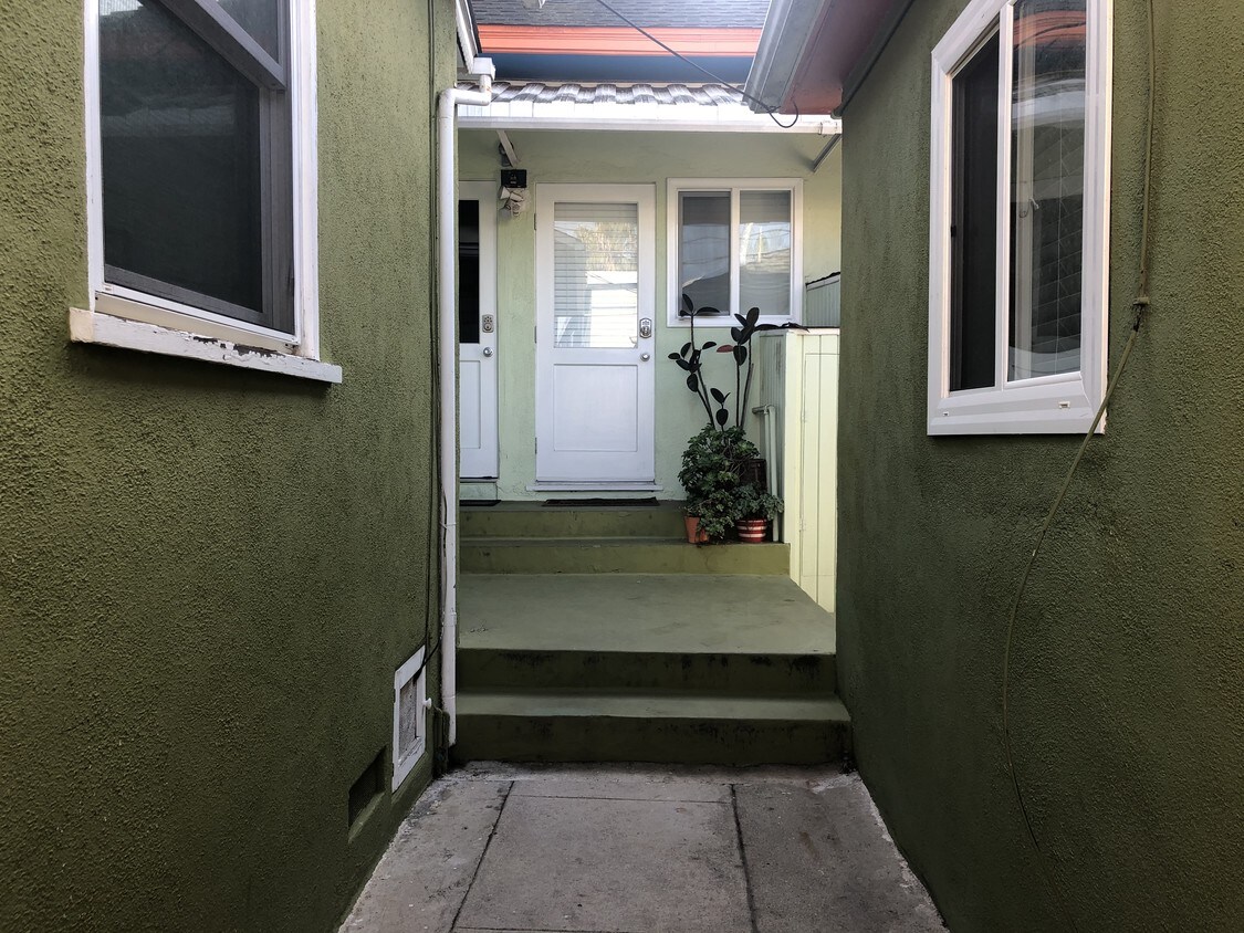 Primary Photo - 29 Dudley Ave
