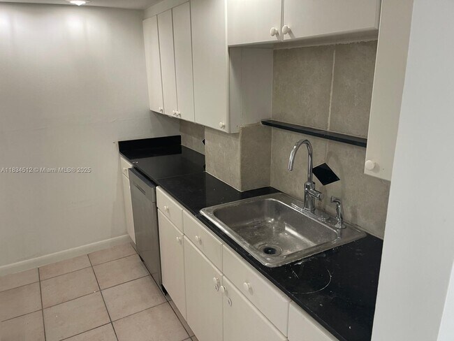 Foto del edificio - 16518 NE 26th Ave