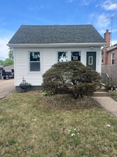 Building Photo - 13709 S School St