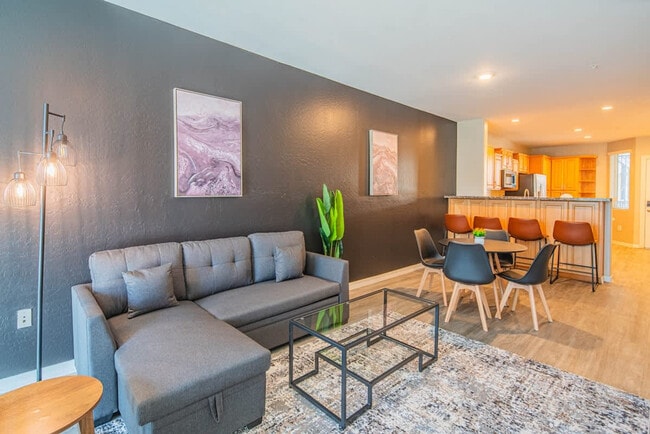 Building Photo - 1275 E University Dr