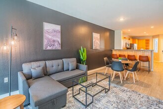 Building Photo - 1275 E University Dr