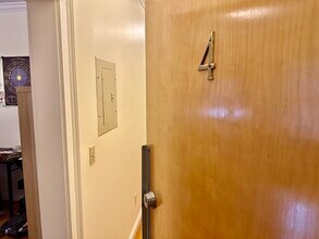 Building Photo - 4 Park Vale Ave