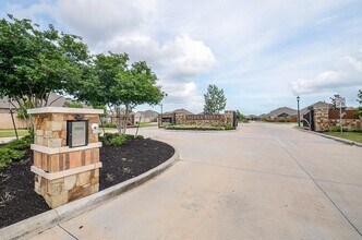 Building Photo - 10519 Scrub Oak Dr