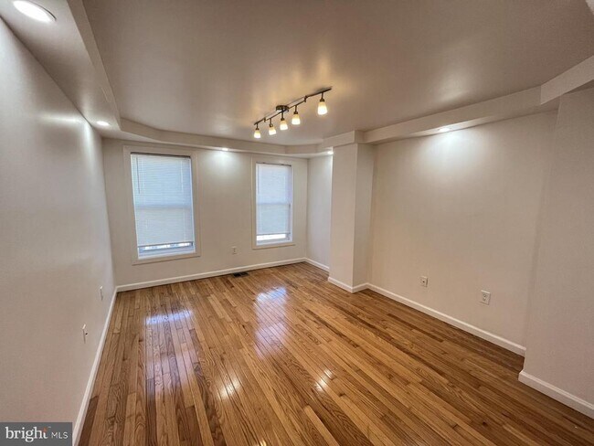 Building Photo - 704 N Madeira St
