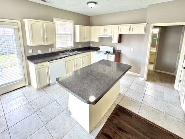 Foto del edificio - Cordova-Spacious 3 Bedroom 2.5 Home