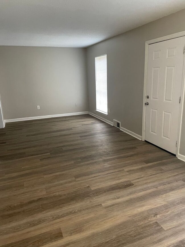 Photo - Remodeled 3 bedroom 2 bath Apartment