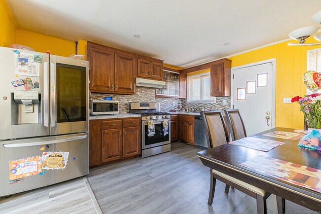 Building Photo - 92 Priscilla St