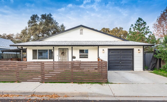 Building Photo - 2304 Michigan Blvd