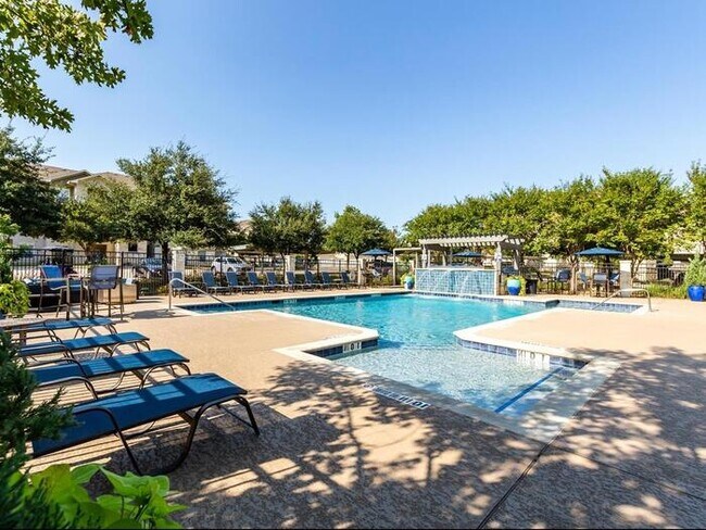 Foto del edificio - 8800 US-290