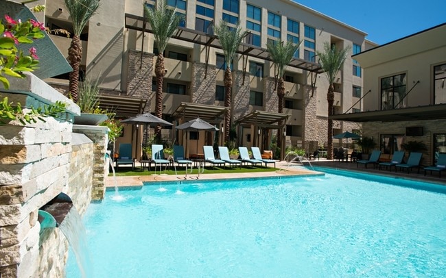 Building Photo - Biltmore at Camelback