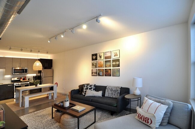 Foto del edificio - East Village- Amazing New 1 Bedroom. Modern Interior. Roof Deck. Free Internet