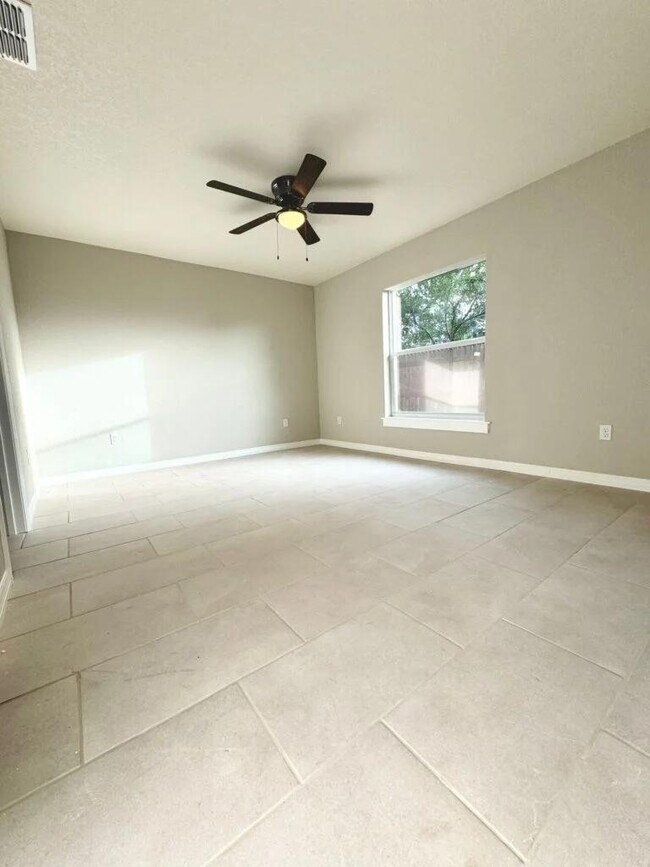 Foto del edificio - 827 N Florence Ave