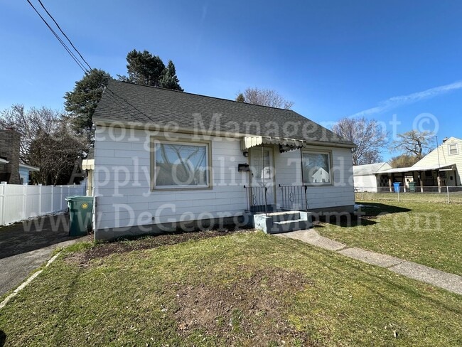 Building Photo - Gorgeous Spacious 4 Bedroom 1.5 Bath Singl...