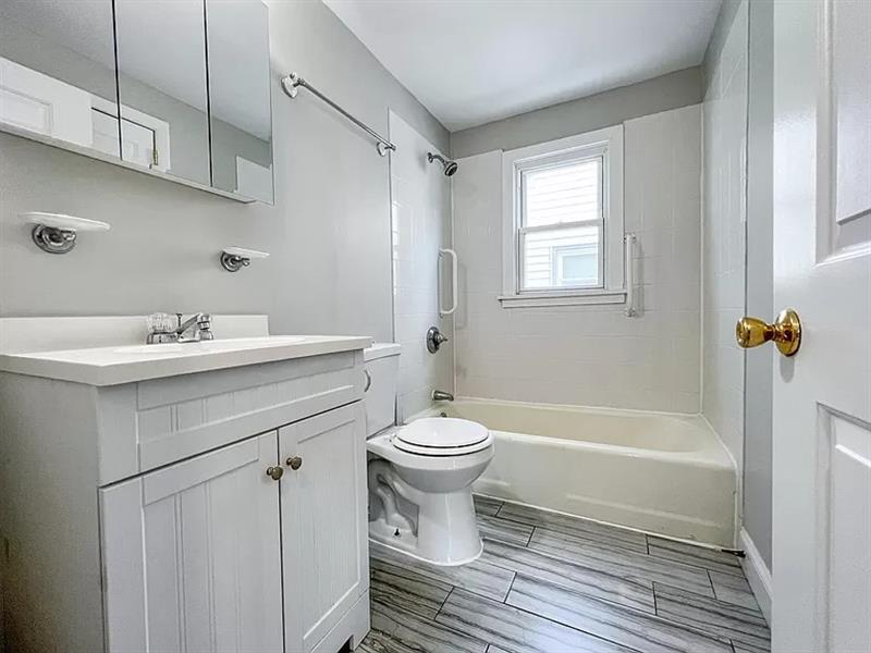 Primary Photo - Beautiful 4 Bedrooms and 2 bat