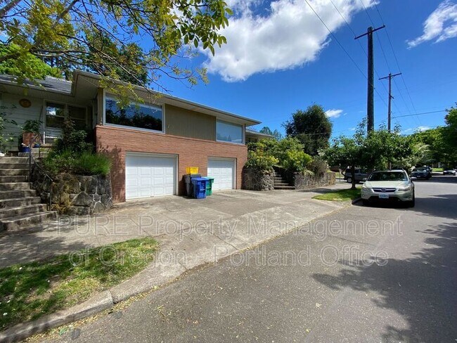 Foto del edificio - 4725 SE Clinton St