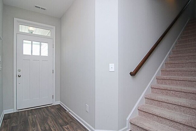 Building Photo - 421 Hosea Ct