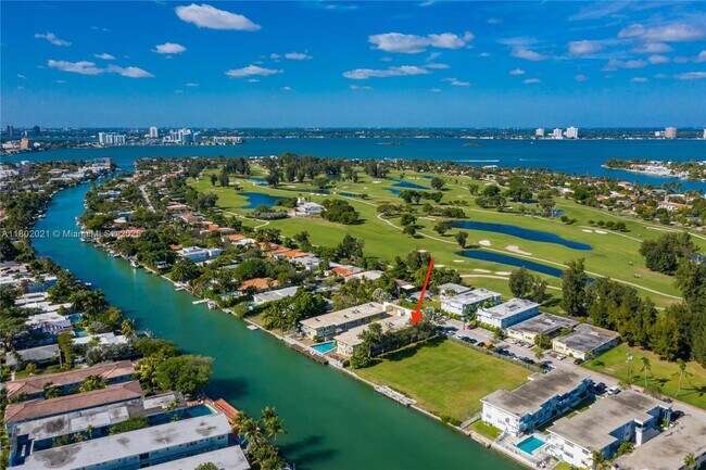 Foto del edificio - 350 S Shore Dr