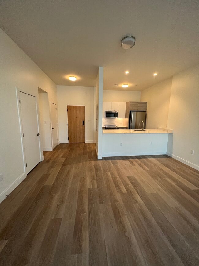 Building Photo - 1095 Commonwealth Ave