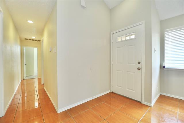 Building Photo - 9727 Pinehurst Ln