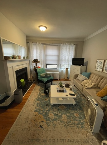 Building Photo - Spacious and bright one bedroom unit in La...