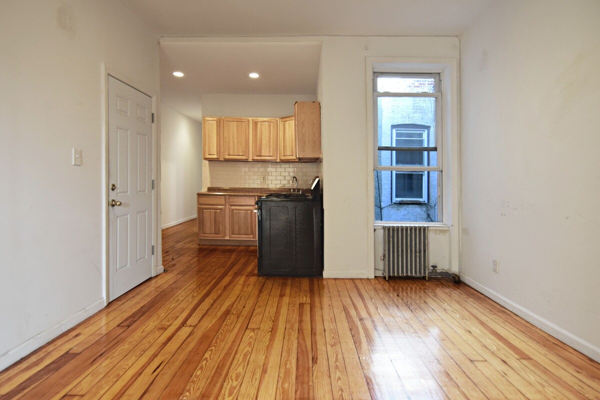 Primary Photo - 189 Meserole Ave