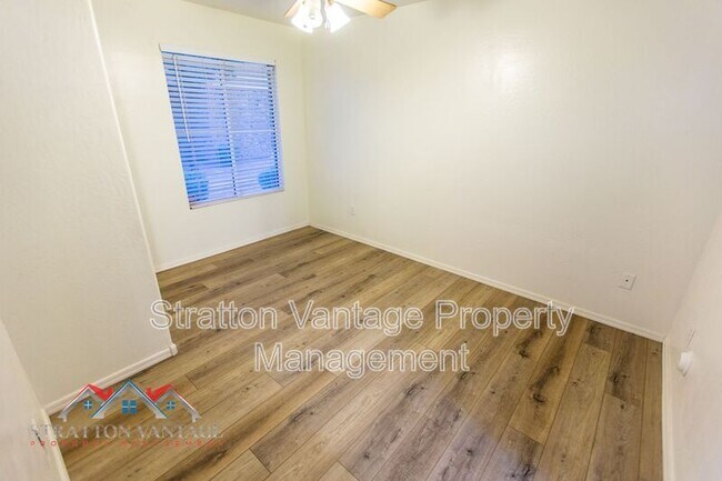 Foto del edificio - 9233 E Neville Ave