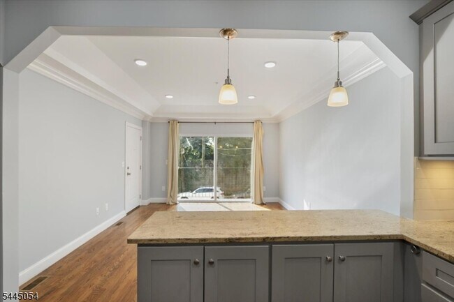 Building Photo - 267 S 10th St