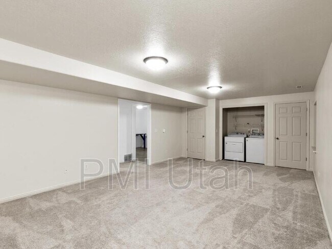 Building Photo - 3464 Plymouth Rock Cove