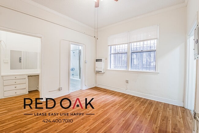Building Photo - 425–427 S. Grand View St-7106