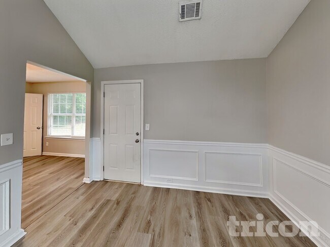 Foto del edificio - 944 Brisley Cir
