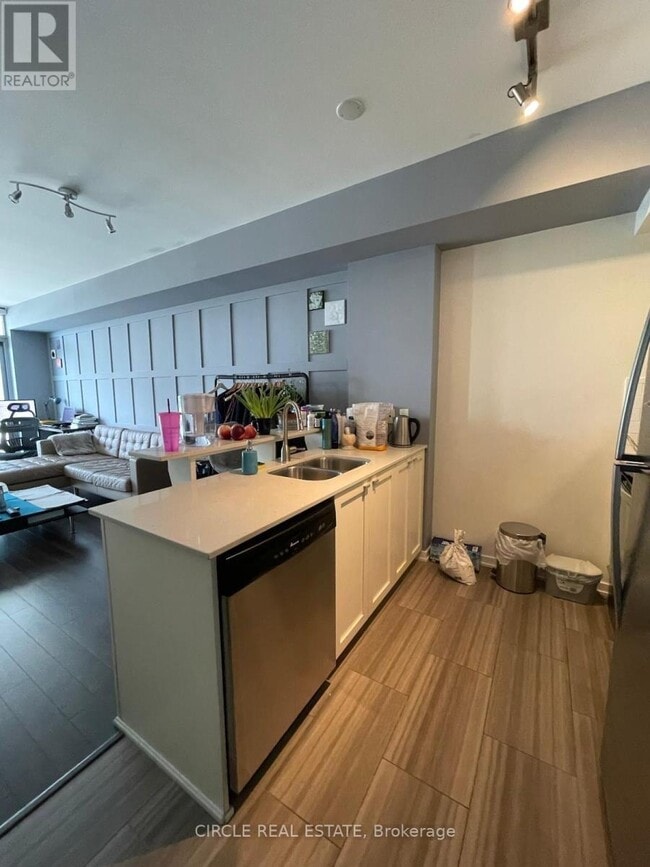 Building Photo - 103 The Queensway