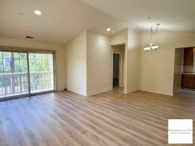 Foto del edificio - MUST SEE!  LARGE 1BR/1BA, 4-Plex,UPDATED, ...