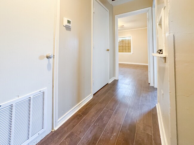 Foto del edificio - 4116 Robert L Parish SR Ave