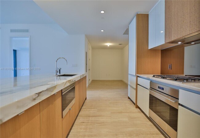 Foto del edificio - 2831 S Bayshore Dr
