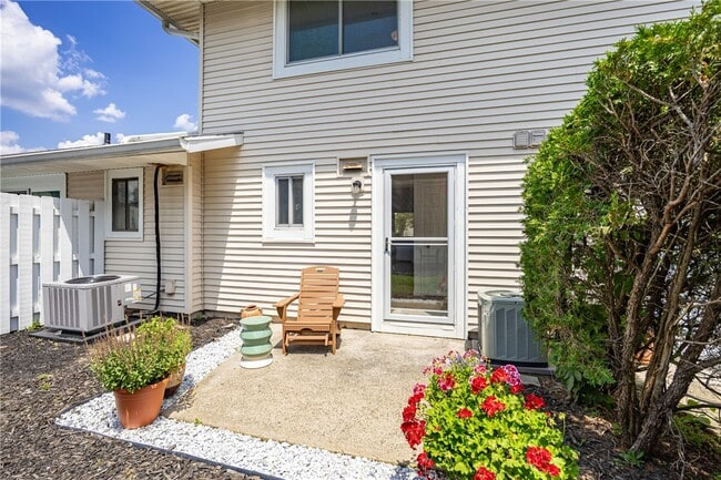 Foto del edificio - 678 Eastbrooke Ln
