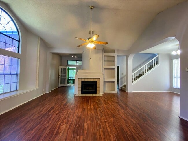 Foto del edificio - 3215 Tree Grove Dr