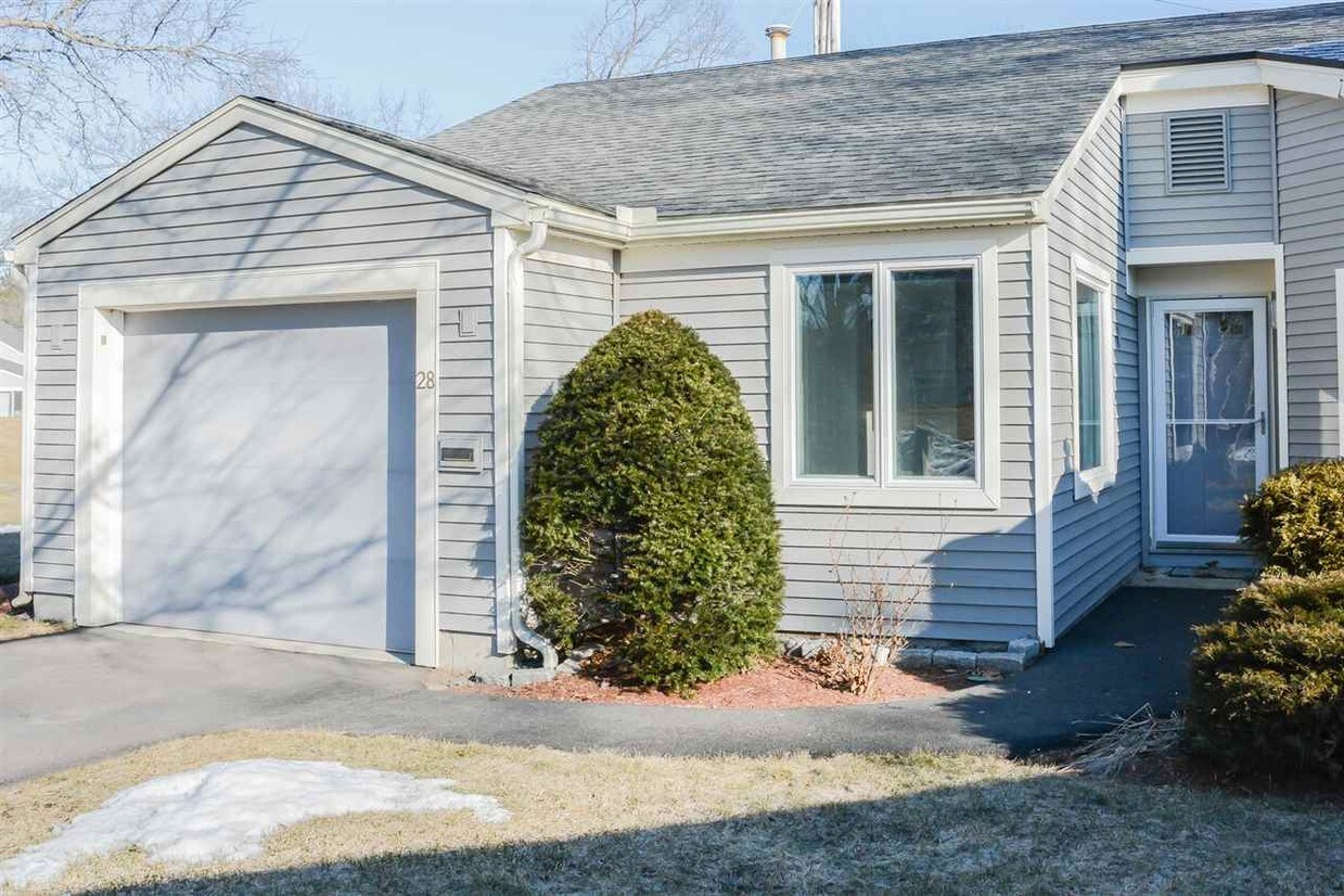 Foto principal - 28 Walden Pond Dr