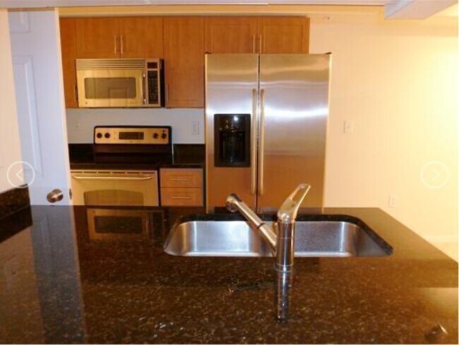 Hermosa cocina - 6482 Emerald Dunes Dr