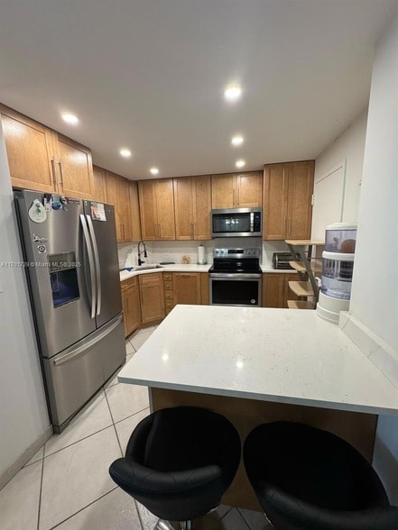 Building Photo - 1985 S Ocean Dr