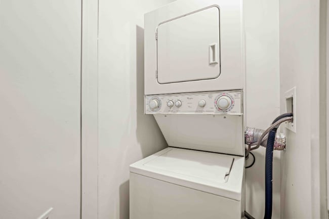 Building Photo - 351 N Jefferson St