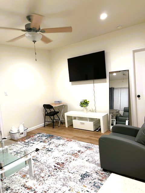 Living Rm2 - 2312 W Imperial Hwy