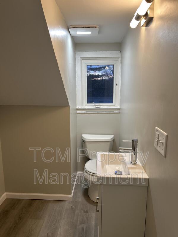 Building Photo - 518.5 Oakhill Ave