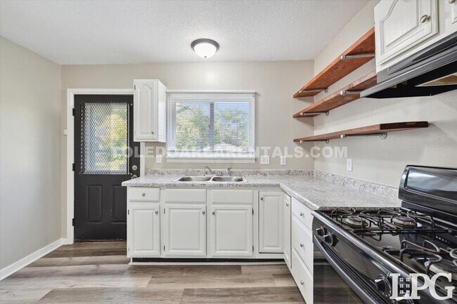 Foto del edificio - 1724 Ottawa Dr