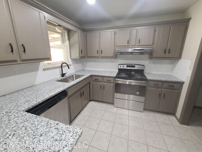 Building Photo - 3 br, 2 bath House - 9913 S. Winston Way