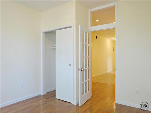 Foto del edificio - 315 E 5th St