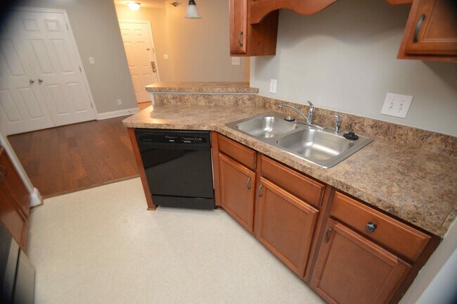 Building Photo - 623 Wyndhurst Dr. #205