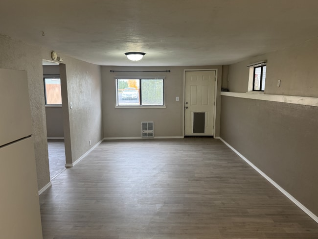 Building Photo - 9441 Maple Dr NE