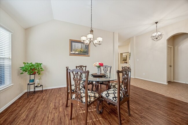 Foto del edificio - 5019 Peabody Hill Ln